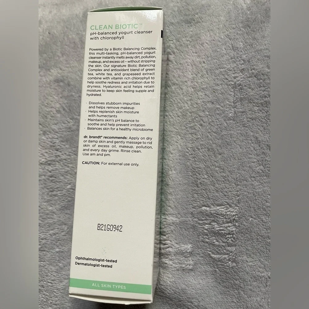 NEW Dr. Brandt Clean Biotic pH-Balanced Yogurt Cleanser with Chlorophyll